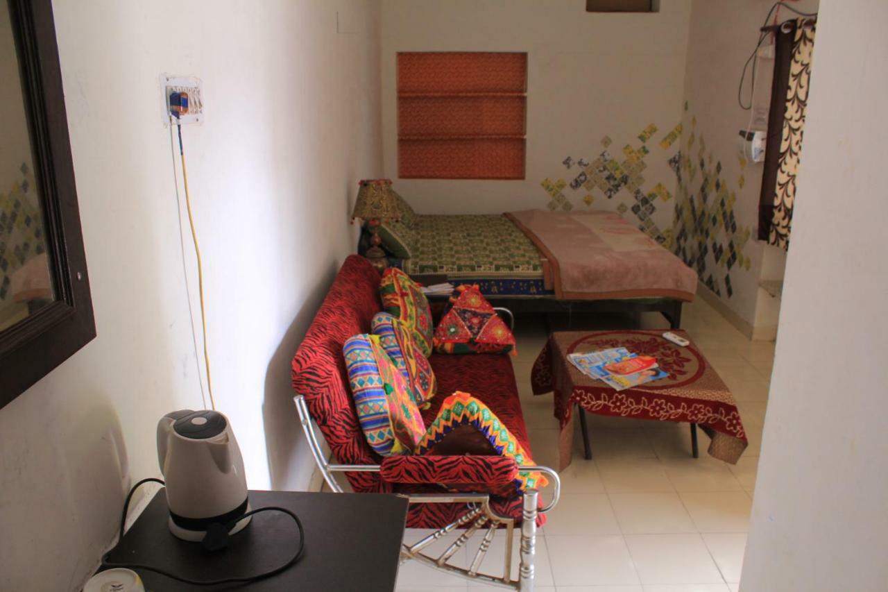 Nadya Homestay For Female & Family Τζαϊπούρ Εξωτερικό φωτογραφία