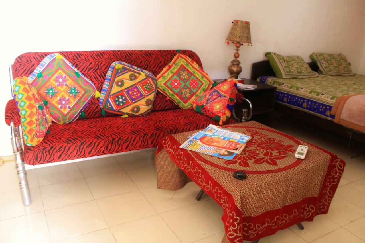 Nadya Homestay For Female & Family Τζαϊπούρ Εξωτερικό φωτογραφία