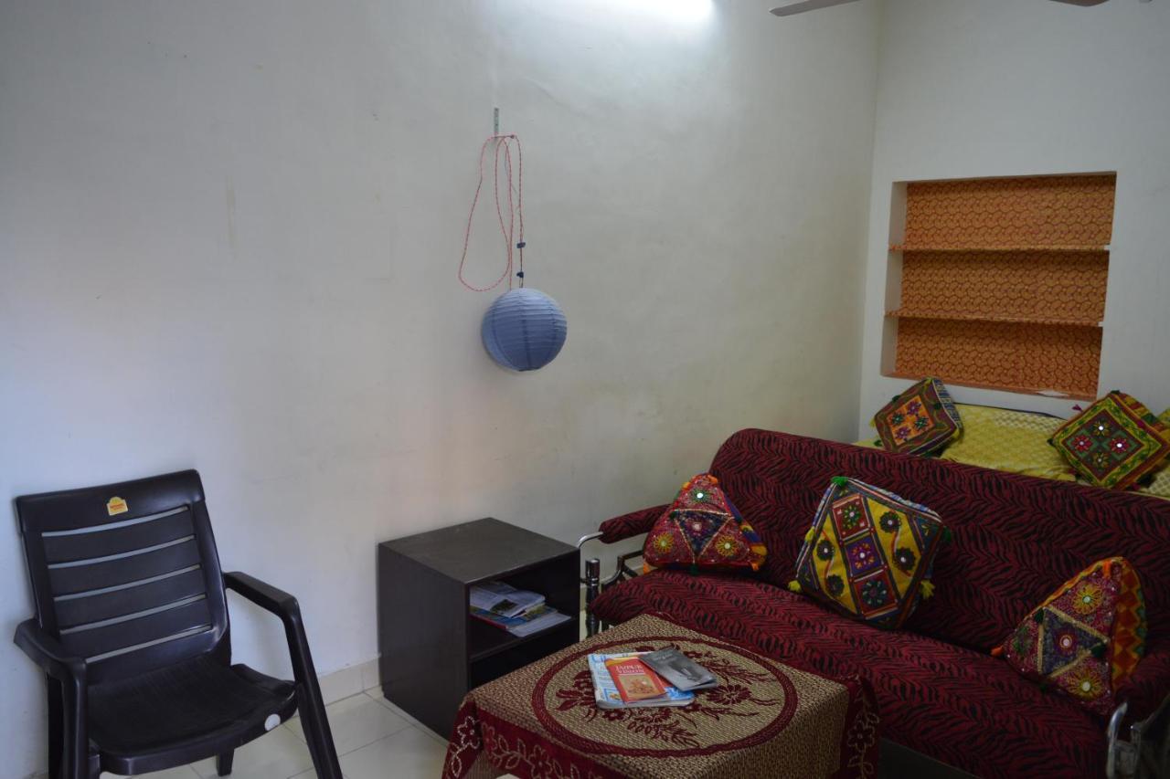 Nadya Homestay For Female & Family Τζαϊπούρ Εξωτερικό φωτογραφία
